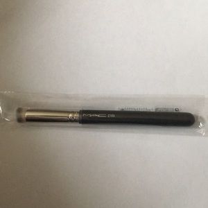 mac concealer brush